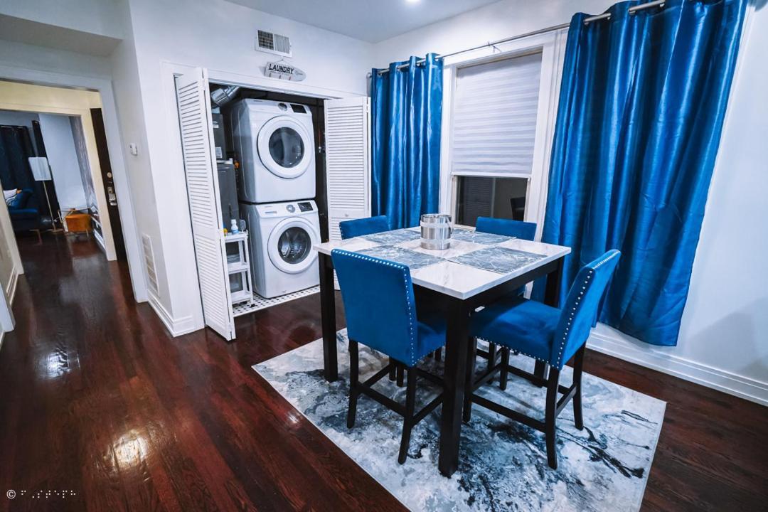 The Blue Golden Luxury Modern 3- Bedroom Apartment In Chicago Exterior photo